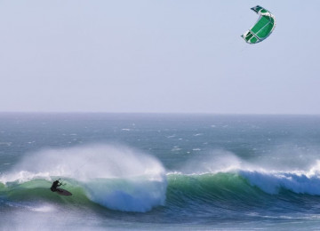 Kitesurfing